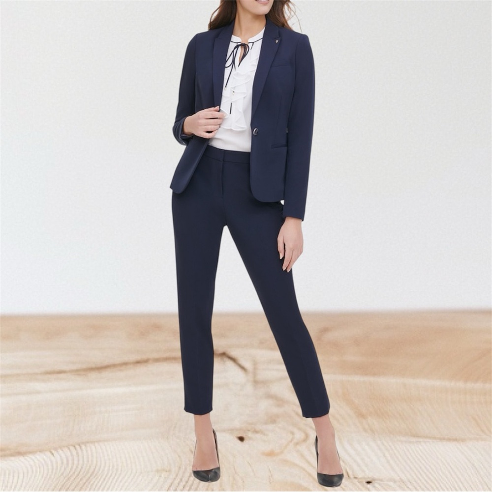 Tommy Hilfiger Women's dark Navy Blazer sz 4 like new